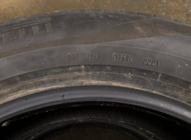 Pirelli Scorpion 235/55 R18 100V Seal Inside nyri gumi [defekttr]